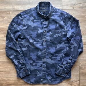 Banana Republic | Luxe Flannel Blue Camo Slim Fit Button Down Shirt (Small)